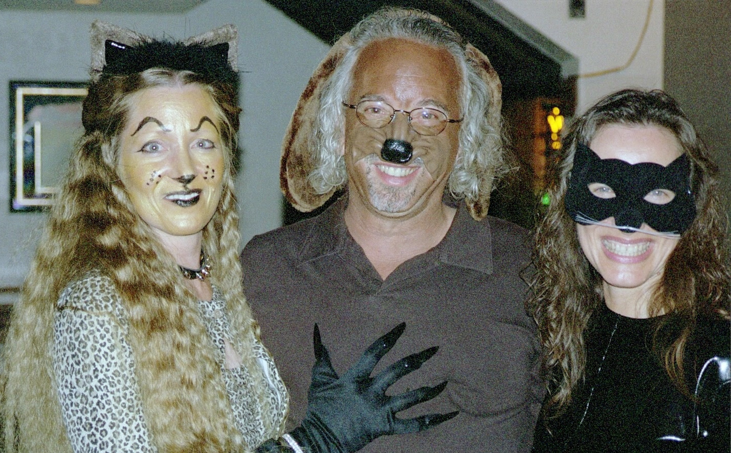 Dog & Pussies